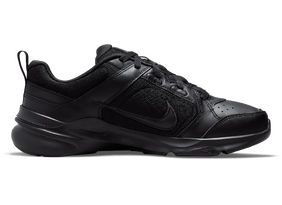 Meeste treeningjalatsid Nike Defyallday must
